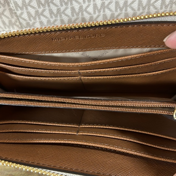 NWOT- Jet Set Medium Multifunction Pocket Tote Bag with Wallet - Picture 13 of 16